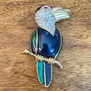 Vintage 22ct gold plated Brooch